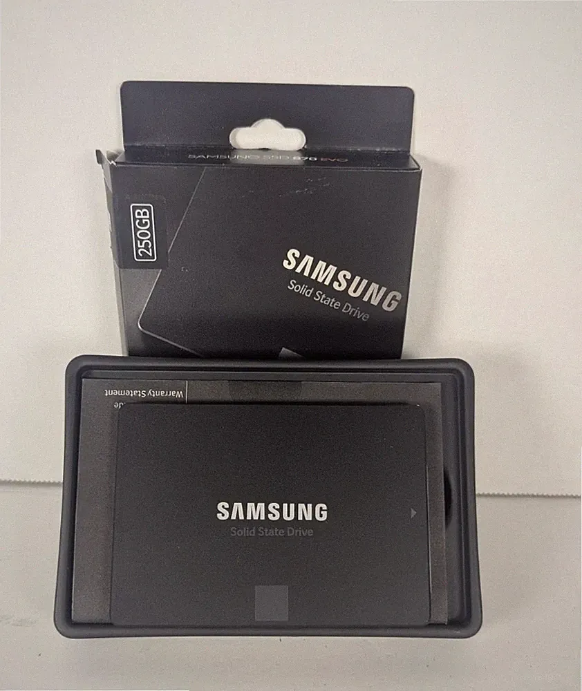 Samsung 870 EVO 250GB SATA 2.5" Internal SSD 560MB/s 530MB/s